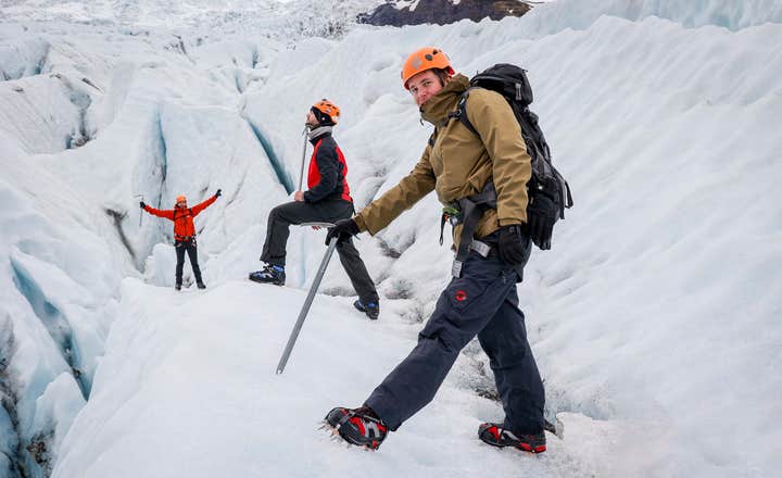 Isklatring og brevandring på Island foregår alltid med guide for å sikre trygghet i det stadig skiftende islandskapet.
