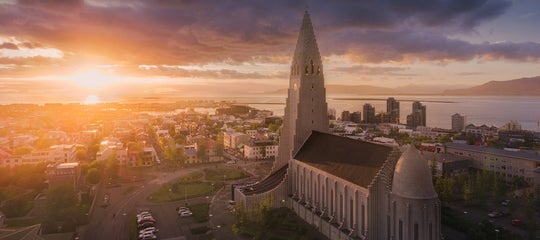 Hallgrímskirkja_church_Reykjavík_southwest_summer_watermark.jpg