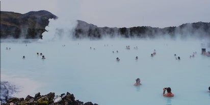 Les eaux bleu laiteux du Blue Lagoon sont riches en minéraux.