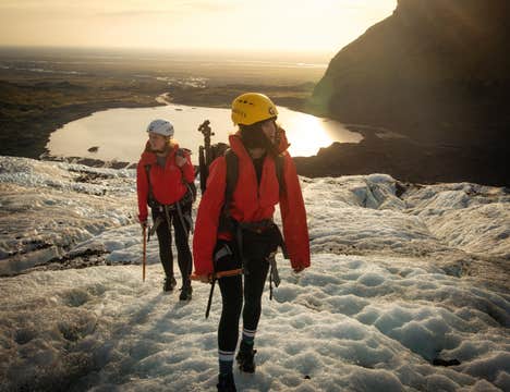 Small-Group 3-Hour Early Morning Ice Caving Tour at Vatnajokull Glacier with Photo Package