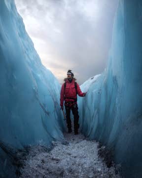 Small-Group 3-Hour Early Morning Ice Caving Tour at Vatnajokull Glacier with Photo Package