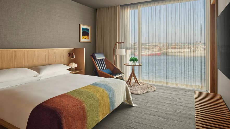 Ein Doppelzimmer im Reykjavik EDITION.