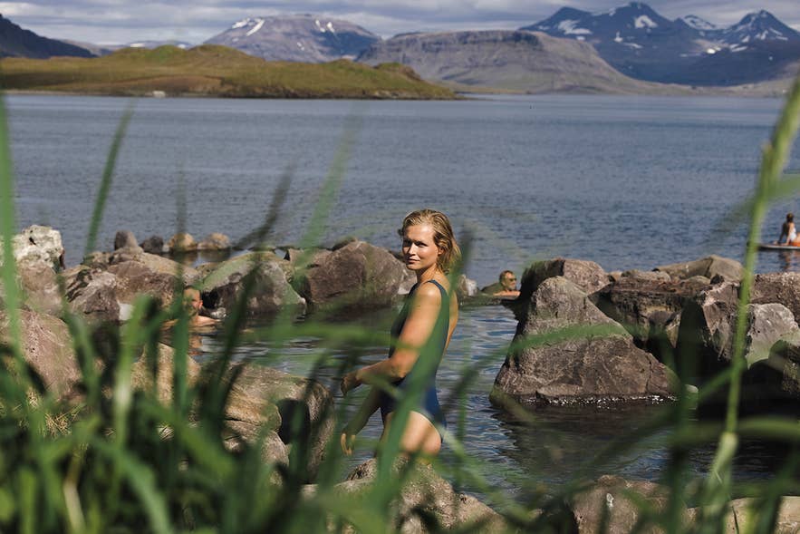 Hvammsvik Nature Bath เป็นสปาน้ำพุร้อนธรรมชาติยอดนิยมในไอซ์แลนด์