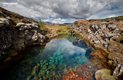 L'acqua del Parco Nazionale di Thingvellir è nota per essere cristallina ed è possibile immergersi o fare snorkeling nelle acque della fessura di Silfra