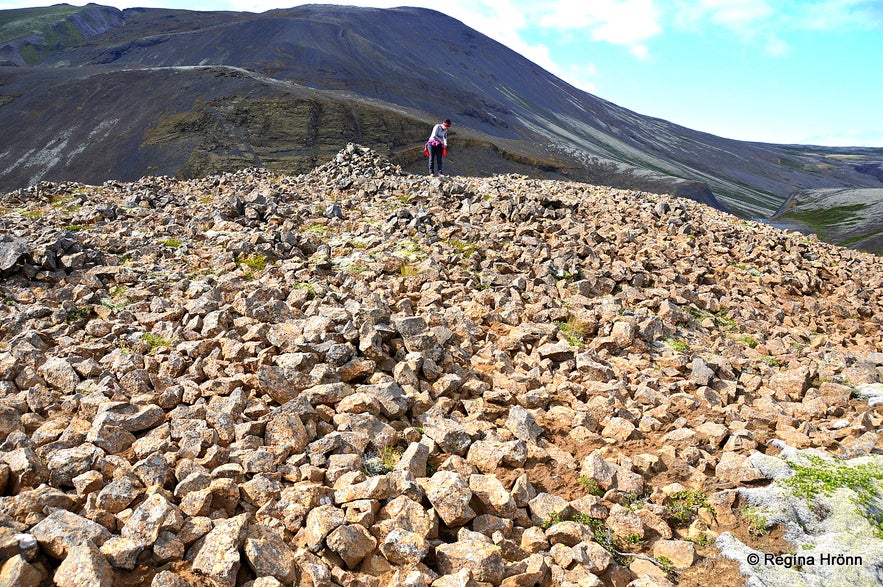 An easy Hike on Mt. Meyjarsæti and Lake Sandkluftavatn in South Iceland