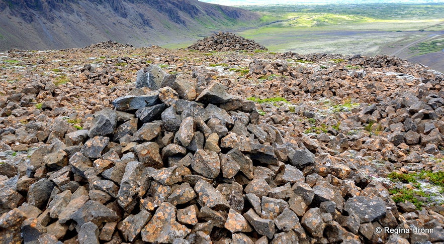 An easy Hike on Mt. Meyjarsæti and Lake Sandkluftavatn in South Iceland