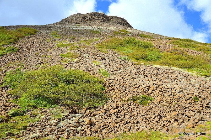 An easy Hike on Mt. Meyjarsæti and Lake Sandkluftavatn in South Iceland