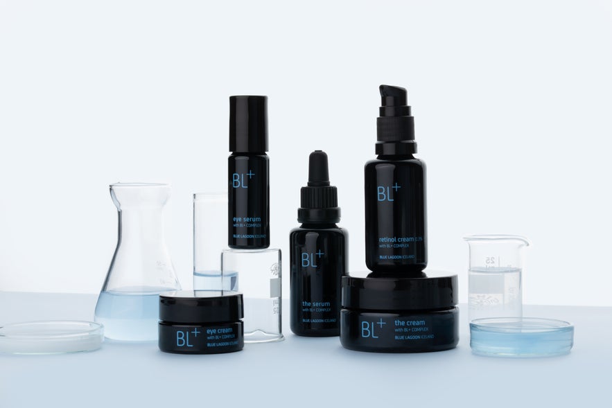 La gamme de soins Blue Lagoon propose des sérums et crèmes haute performance enrichis du Complexe BL+. La gamme de soins Blue Lagoon propose des sérums et crèmes haute performance enrichis du Complexe BL+.