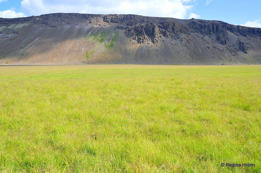 An easy Hike on Mt. Meyjarsæti and Lake Sandkluftavatn in South Iceland