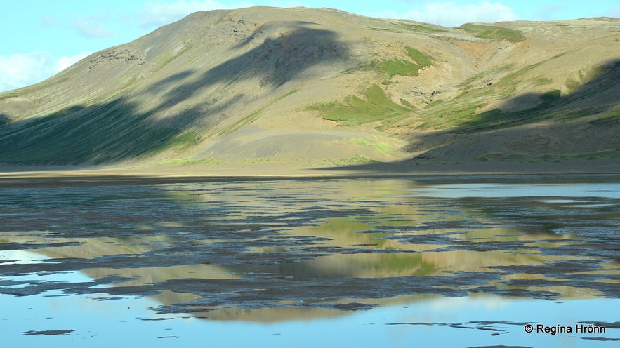 An easy Hike on Mt. Meyjarsæti and Lake Sandkluftavatn in South Iceland