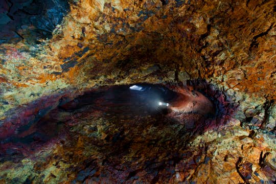 Unforgettable 2.5-Hour Inside the Volcano Thrihnukagigur & Helicopter Tour from Reykjavik