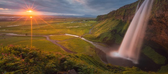 Seljalandsfoss_waterfall_south_summer_no watermark.jpg