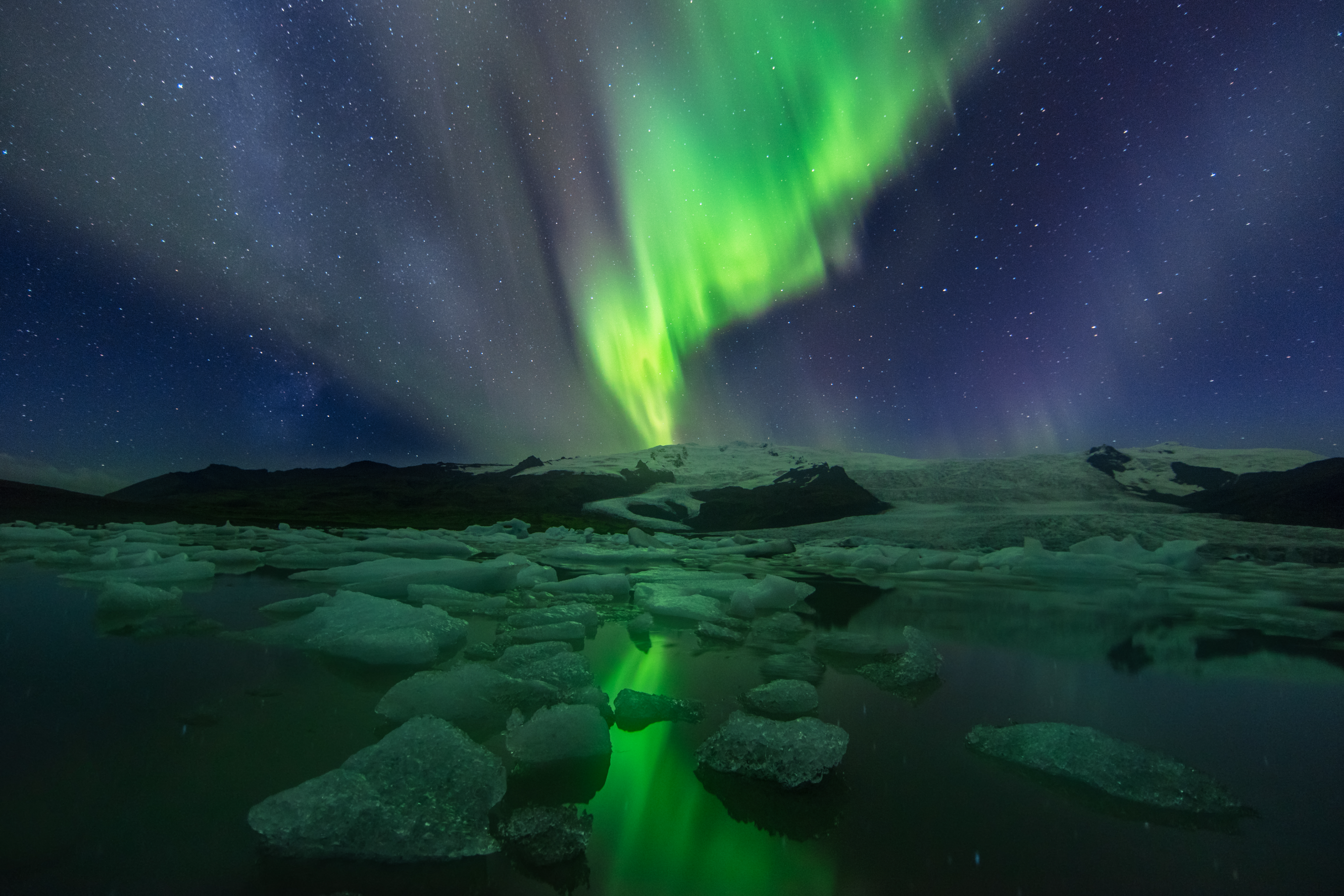 2-tägige Nordlichter- und Eishöhlentour mit Gletscherwanderung und Gletscherlagune Jökulsarlon