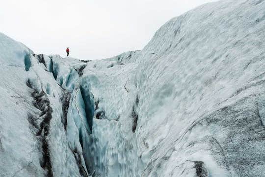Small group 5-Hour Ice Climbing and Glacier Hiking Tour with Departure in Skaftafell