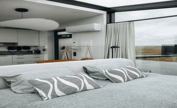 Роскошный стеклянный домик на южном побережье Исландии.