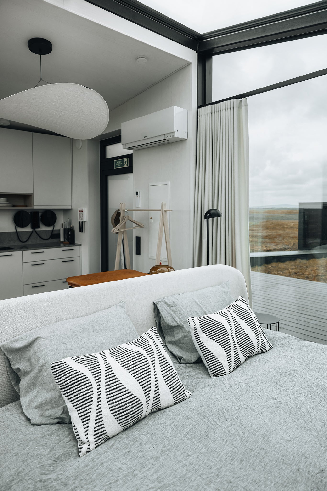 南アイスランドのラグジュアリーなガラスロッジ滞在