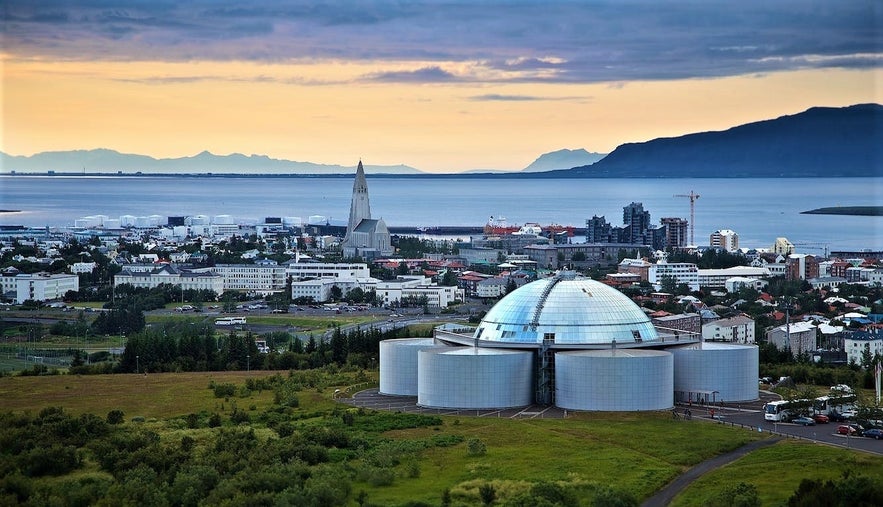 Vista del horizonte en Reikiavik.