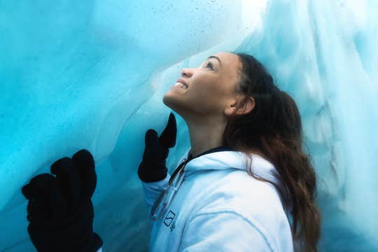 私人冬季冰洞、冰川徒步和摄影之旅 | 杰古沙龙冰河湖出发