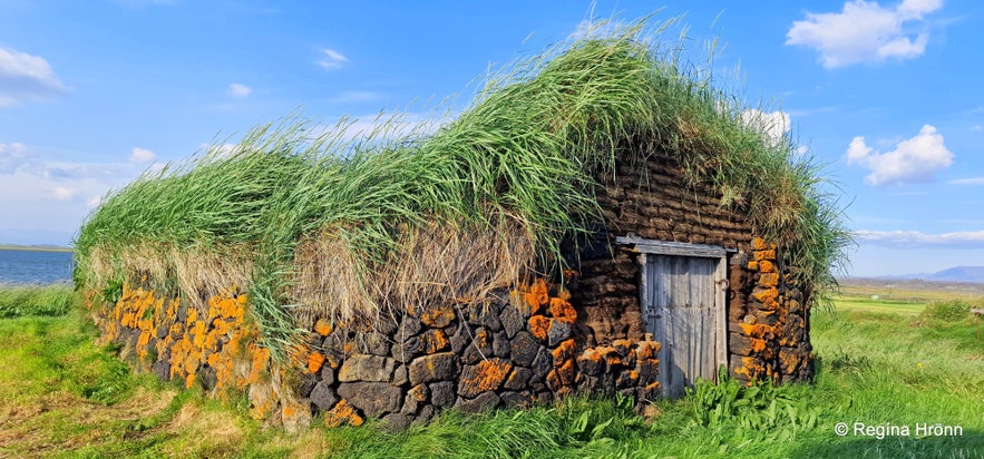 An old outhouse at Gr&aelig;navatn turf house
