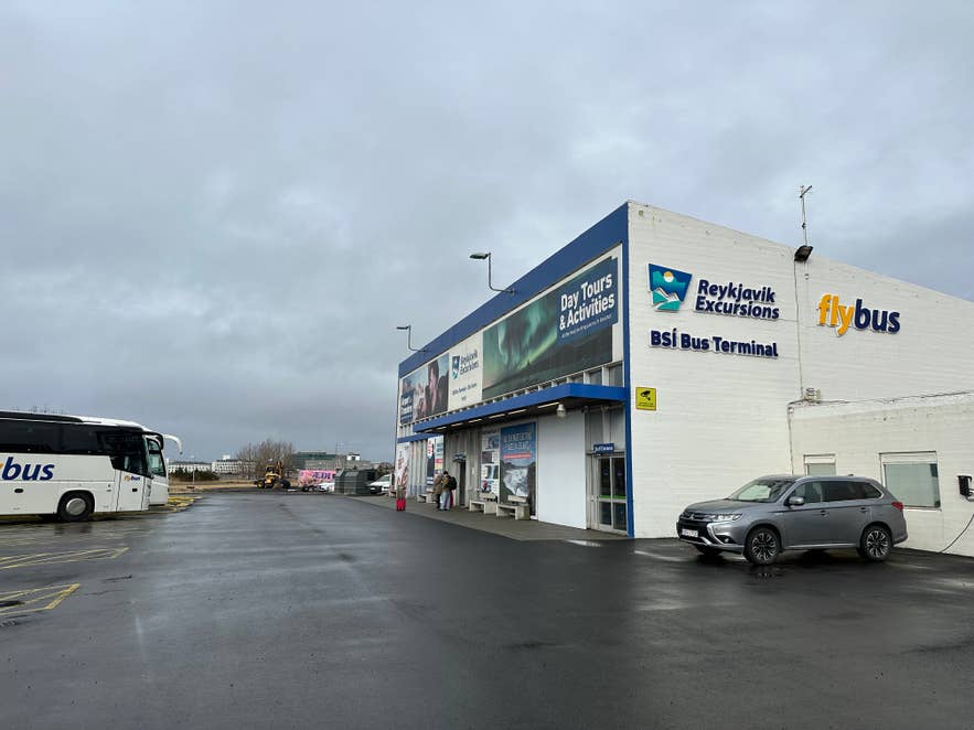De BSÍ-busterminal van Reykjavik, gebruikt voor luchthaventransfers en dagtochten en een van de belangrijkste bushaltes in Reykjavik.