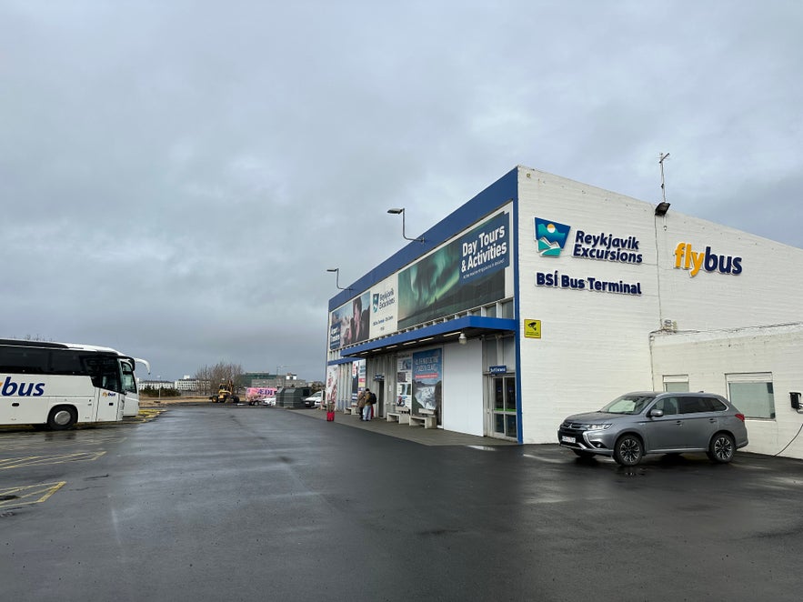 BSÍ:n bussiterminaali on Islannin keskeinen noutopaikka turistibusseille.
