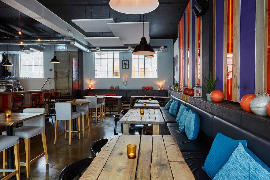 Forrettabarinn is een uitstekend restaurant aan de haven van Reykjavik waar voorgerechten en cocktails worden geserveerd
