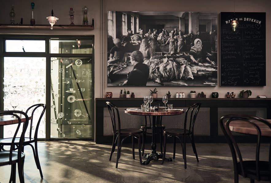 Matur og Drykkur is een uitstekend traditioneel IJslands restaurant met een moderne twist aan de haven van Reykjavik