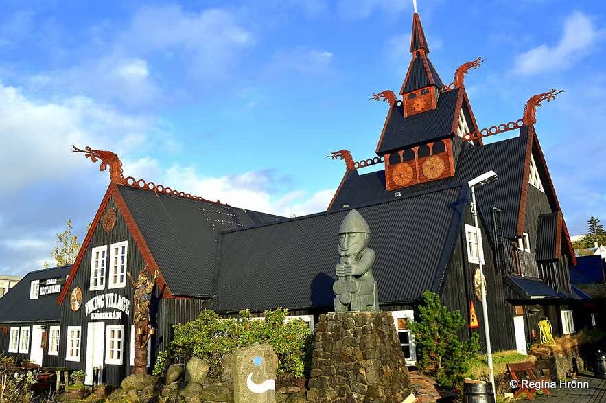 อาคารโรงแรมและร้านอาหาร Viking Village ในฮาฟนาร์ฟยอร์ดูร์ ไอซ์แลนด์