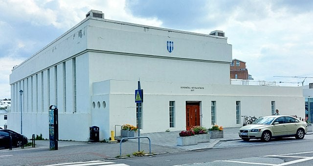 The exterior of Sundholl Reykjavikur.