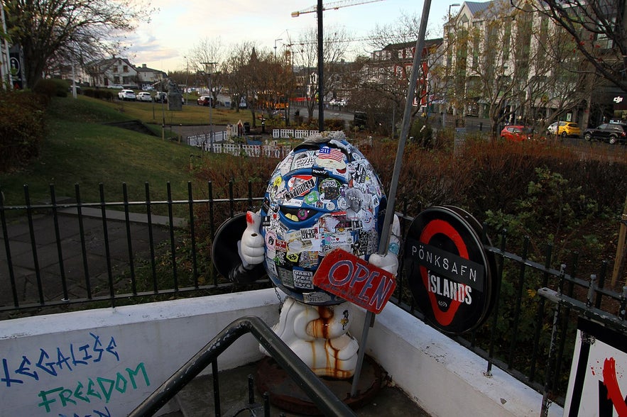 M&M statue by the entrance of the Punk museum in Iceland
