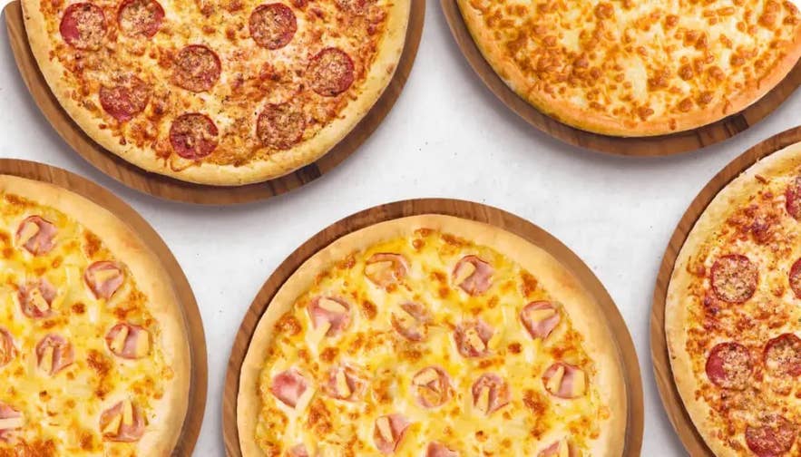5 pizza pies from Pizzan in Iceland