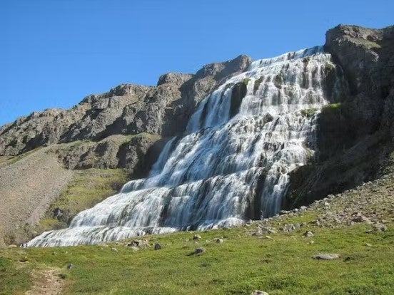 Der Dynjandi-Wasserfall in den Westfjorden.
