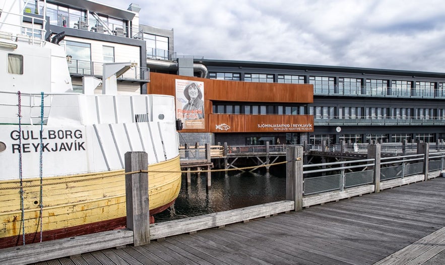 Eingang zum Seefahrtsmuseum von Reykjavik, Sjominjasafnid