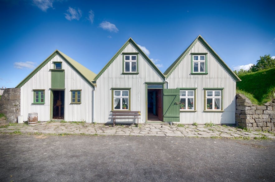 Ein traditioneller Bauernhof im Arbaer Freilichtmuseum in Reykjavik