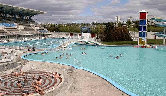 Piscinas en Islandia.. ayy que buenas!