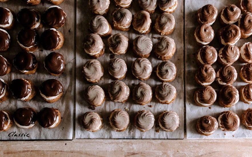 Image of varied versions of the Icelandic bollur for Bolludagur from the popular bakery Braud og Co