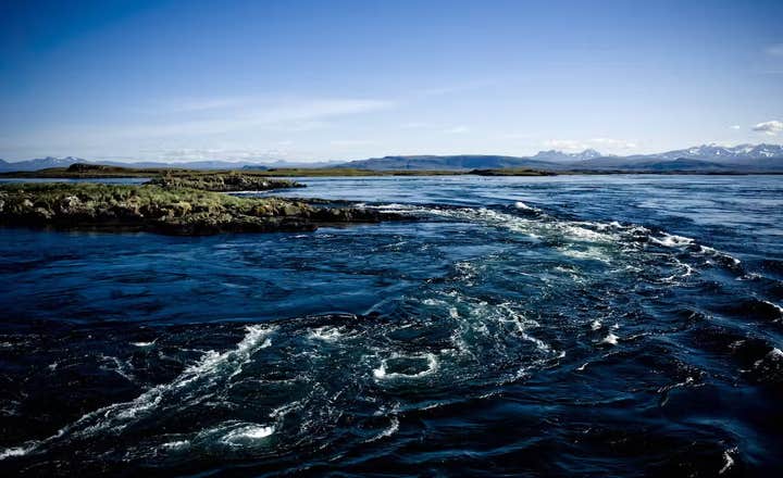 Zatoka Breidafjordur otoczona jest różnorodnymi krajobrazami.
