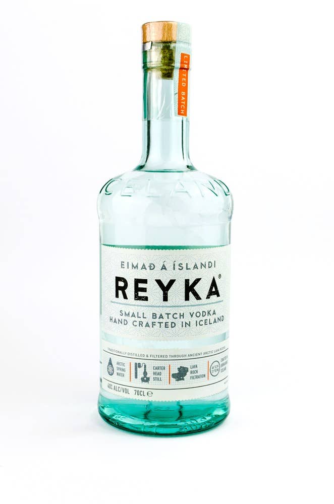 Reyka is een van de bekende IJslandse likeur en sterke drank, een ambachtelijke vodka gemaakt met arctisch bronwater in IJsland.