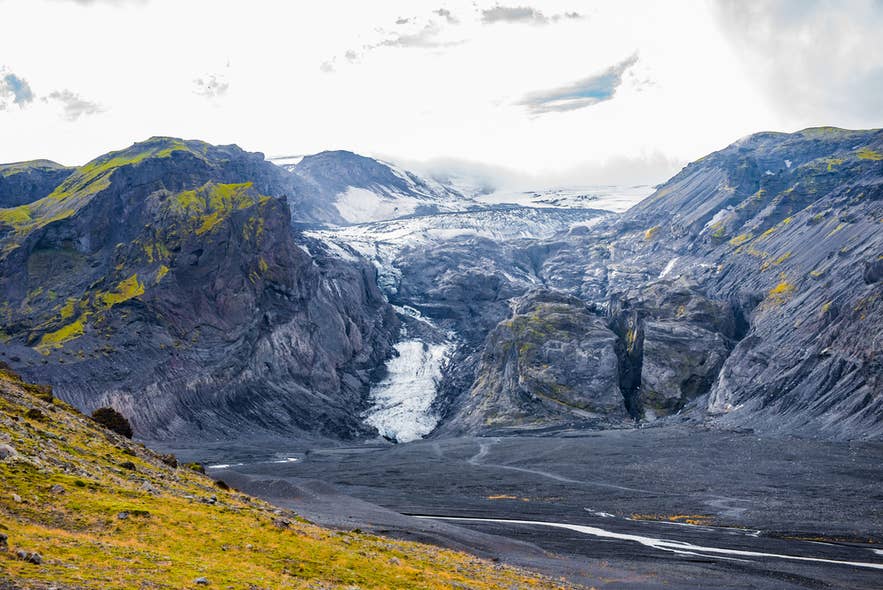 冰岛的艾雅法拉冰川火山与冰盖。