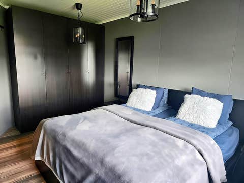 Northern Lights Farmhouse & Private Jacuzzi