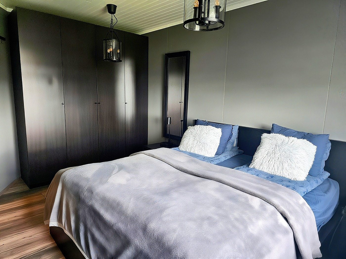 Northern Lights Farmhouse & Private Jacuzzi